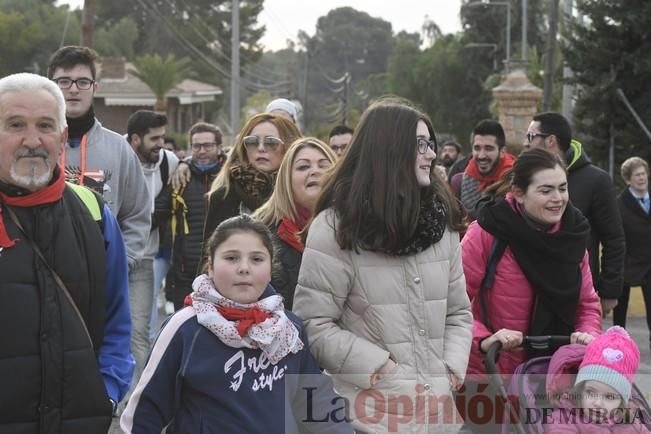 Los romeros acompañan a la Santa pese al frío.