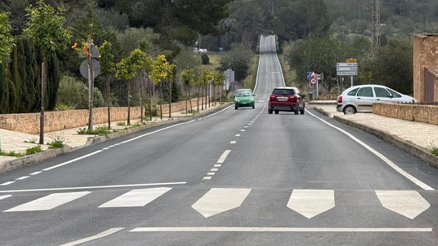 El resasfaltado de varias carreteras y caminos de Sant Joan ha sido una prioridad para el Consistorio. | FOTOS: AYUNTAMIENTO DE SANT JOAN DE LABRITJA