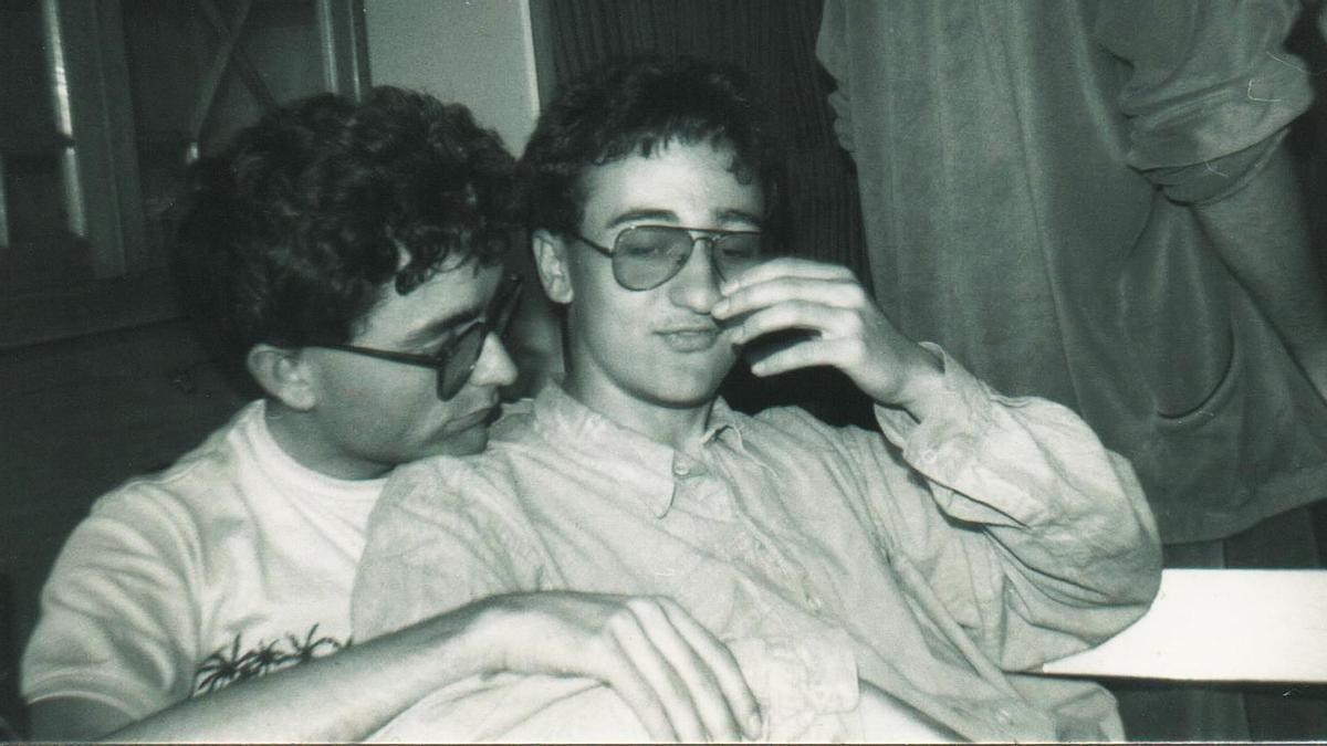 Pedro Pérez y Miguel Ángel Sánchez, pareja durante 35 años, en una imagen del inicio de su relación.