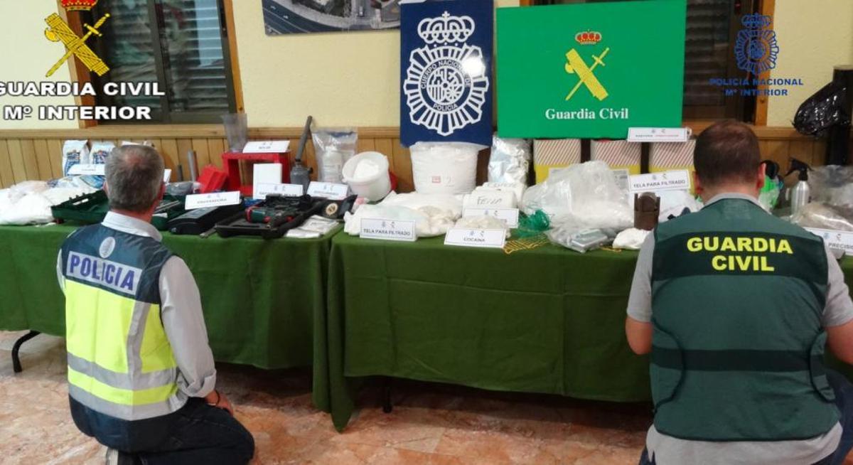 Sorprenden a un buzo cuando iba a recuperar cocaína adosada al casco de un buque