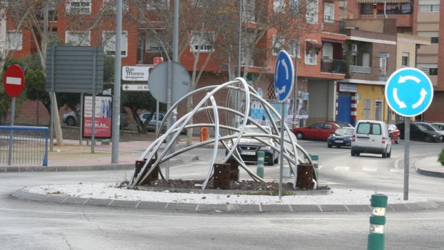 Rotonda de acceso a las principales calles del casco urbano de la pedanía murciana de Torreagüera