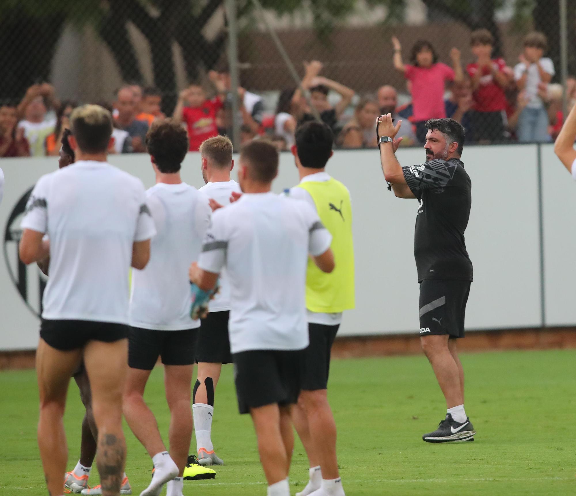 Las mejores imágenes del segundo entrenamiento del Valencia CF a puerta abierta en Paterna