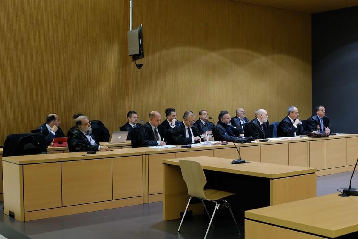 Juicio contra 24 personas acusadas de delitos de narcotráfico