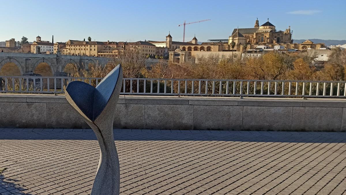 La escultura Pez-Poesía, en homenaje a Lorca.