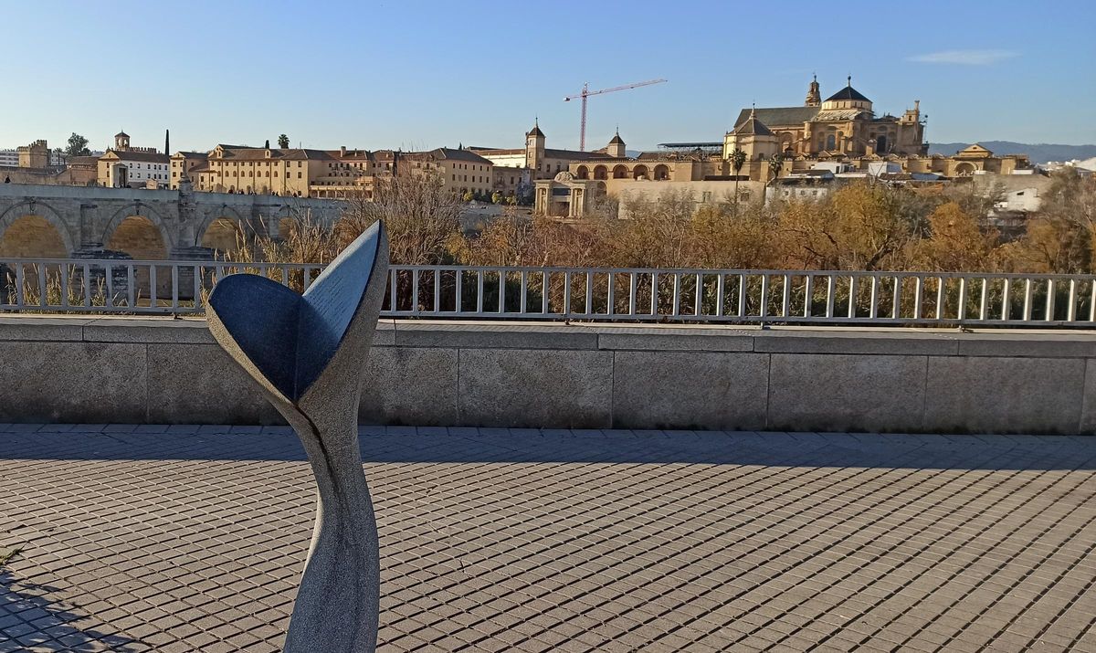 La escultura Pez-Poesía, en homenaje a Lorca.
