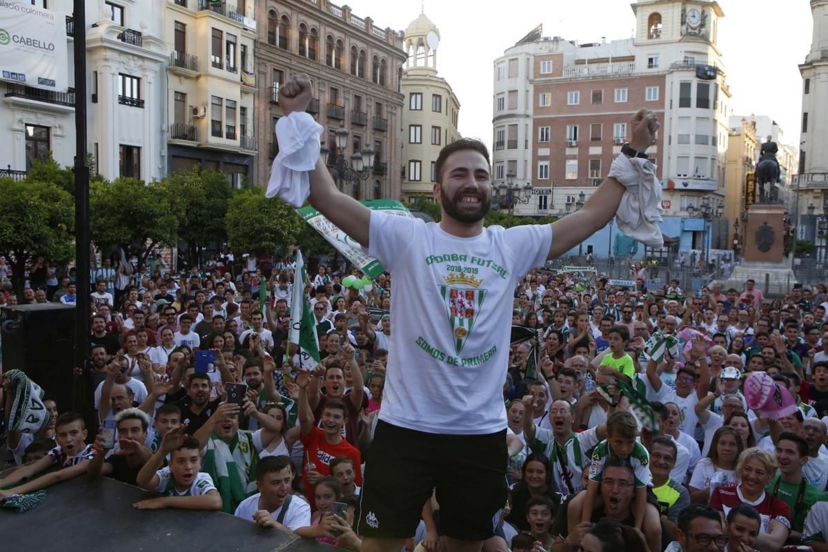 El Córdoba CF Futsal celebra el ascenso en Las Tendillas