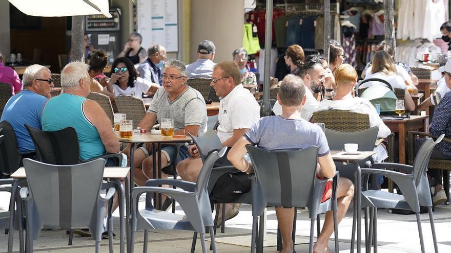 Una terrassa plena de gen a l&#039;Estartit