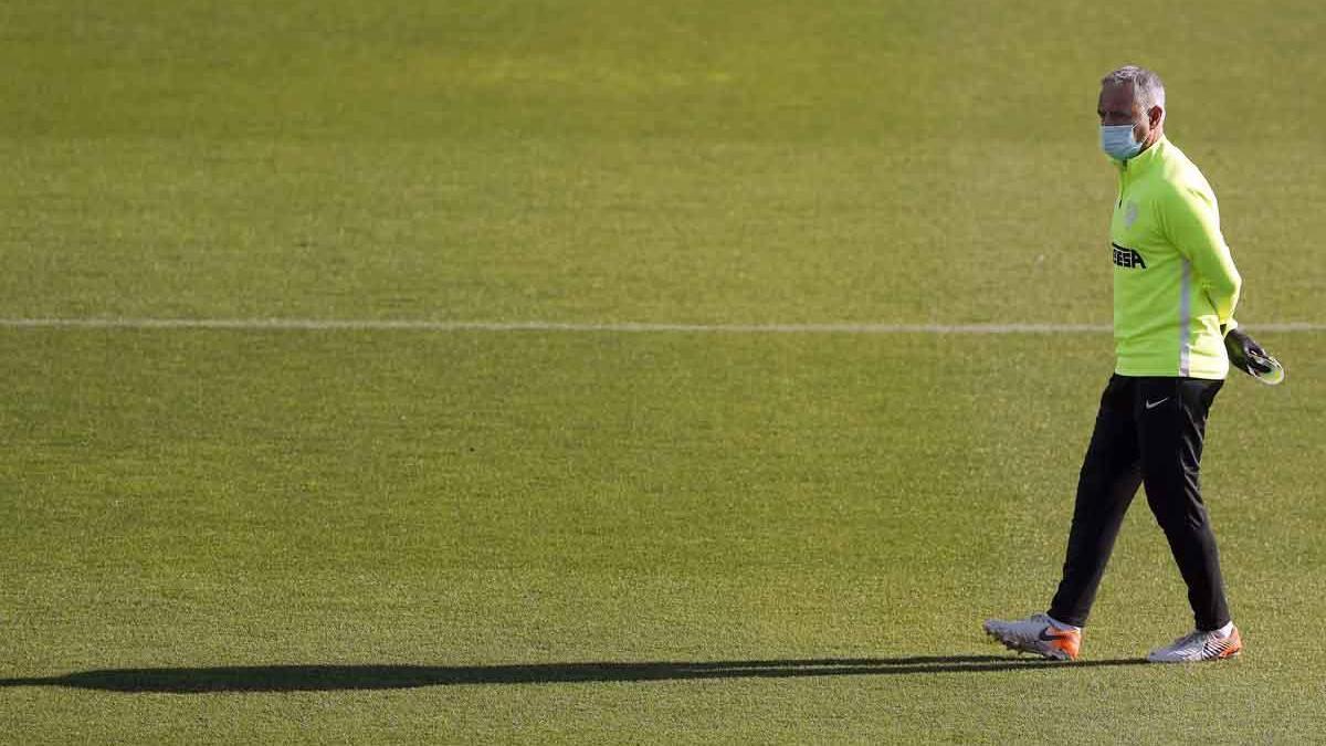 Sergio Pellicer, entrenador del Málaga CF, durante un entrenamiento.