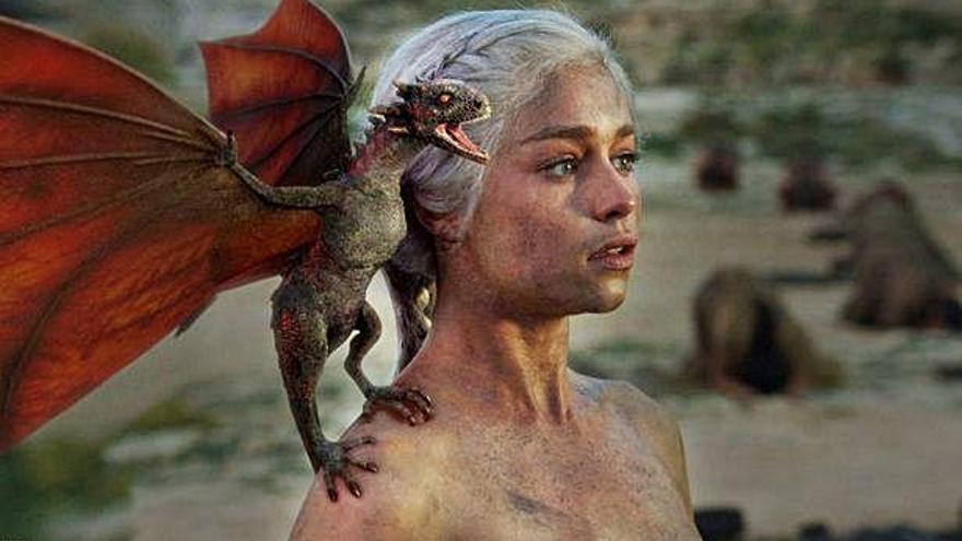 La actriz Emilia Clarke, en su papel de Daenerys Targaryen, en &#039;Juego de tronos&#039;.