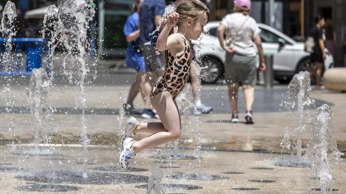 Alicante registra la temperatura más alta del año y arranca una semana marcada por el calor