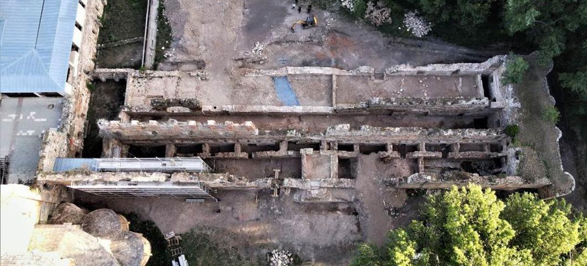 Vista aérea de las ruinas del Pabellón de Novicios