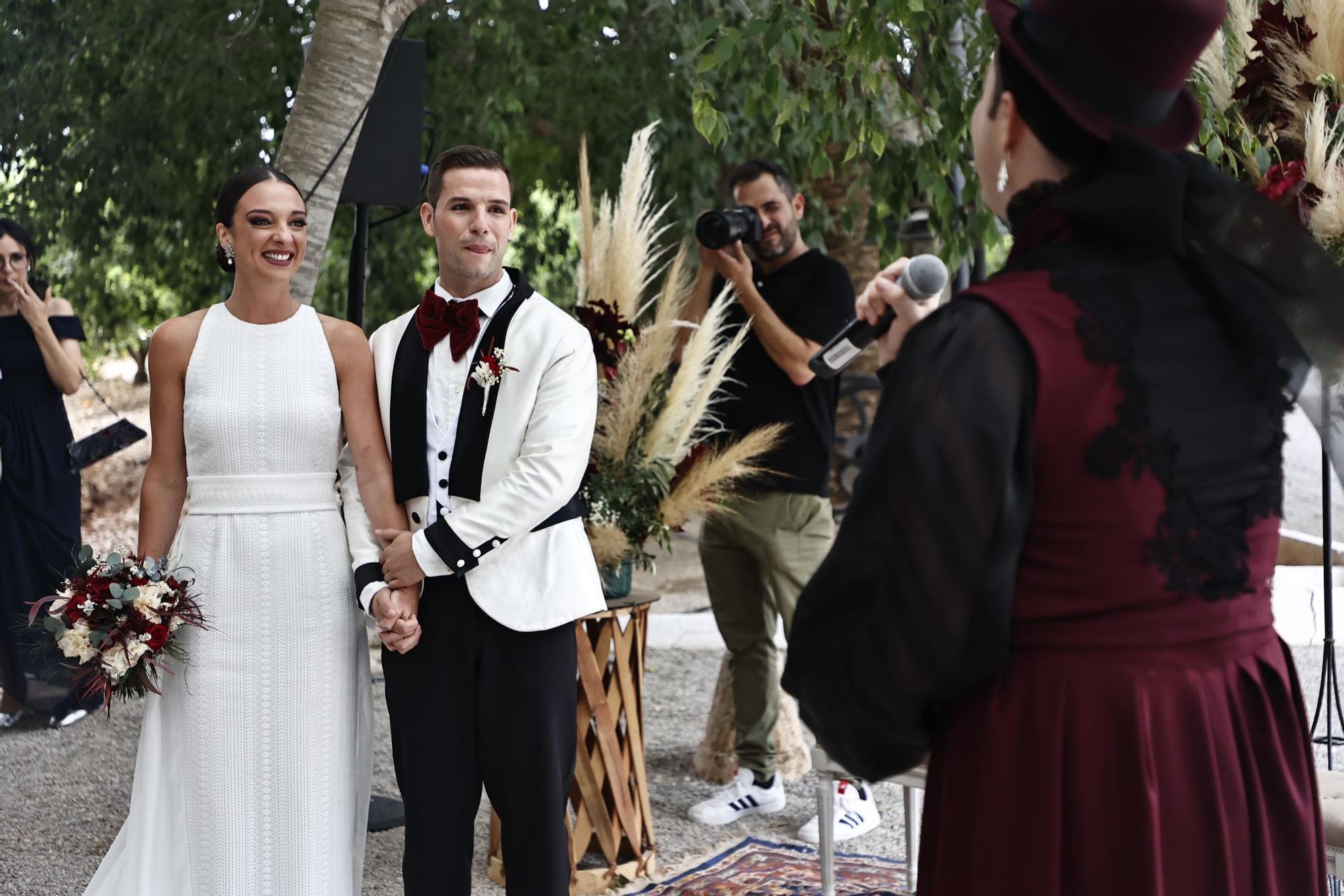 Boda de Nuria Llopis: la llegada de los novios y la ceremonia