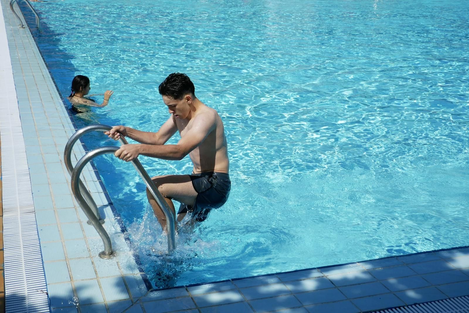 En imágenes | Arranca la temporada de piscinas en Zaragoza