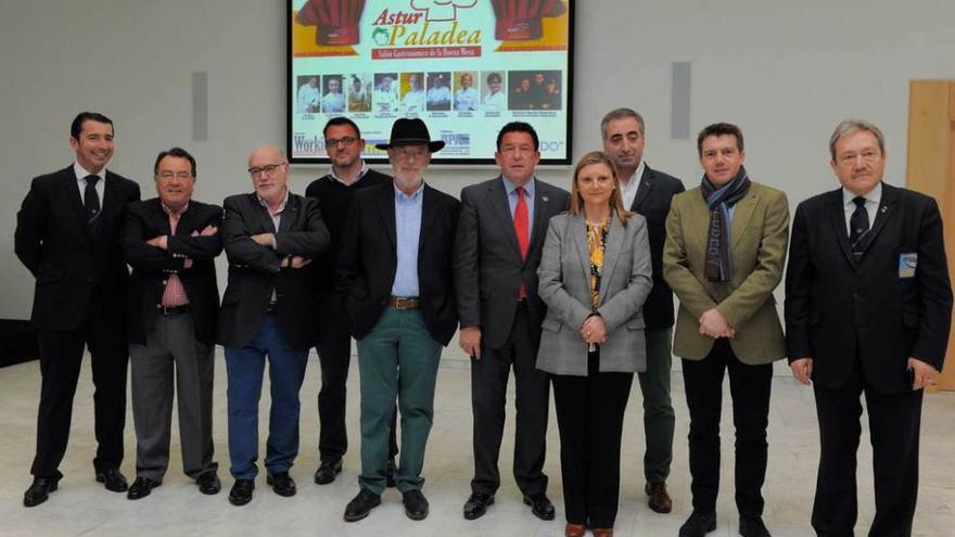 Alberto Fernández, Pedro Morán, Eduardo Méndez Riestra, Rodrigo Roza, Eufrasio Sánchez, José Ramón Pando, Guadalupe Zapico, Luis Alberto Martínez, José Luis Almeida e Isaac Carrizo, en la inauguración.