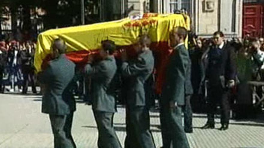 Los Príncipes y miembros del Gobierno asisten en Vitoria al funeral por el guardia civil asesinado por ETA