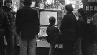 Del Seat 127 a las cucharas de Uri Geller: 1975, el año que España enterró su pasado