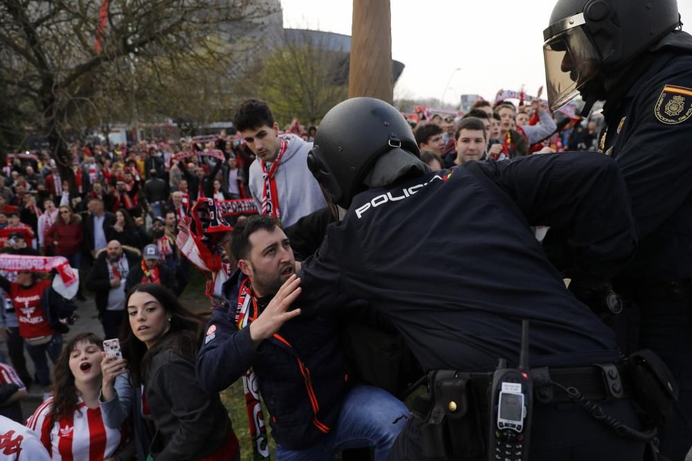 Derbi asturiano: Llegada de aficionados y los autobuses de los equipos a El Molinón