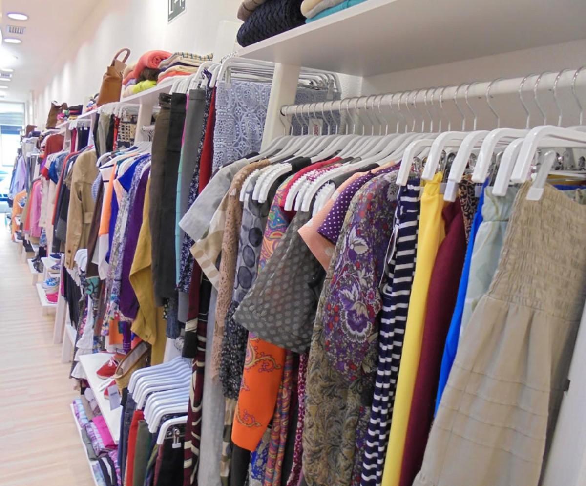 Una tienda de ropa de segunda mano en A Coruña.