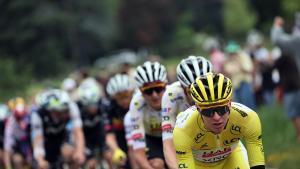(France), 27/07/2025.- Slovenian rider Tadej Pogacar of UAE Team Emirates in action during the 21st and last stage of the Tour de France cycling race over 132.3km from Mantes-la-Ville to Paris, France, 27 July 2025. (Ciclismo, Francia) EFE/EPA/CHRISTOPHE PETIT TESSON. tour francia 2025. accion