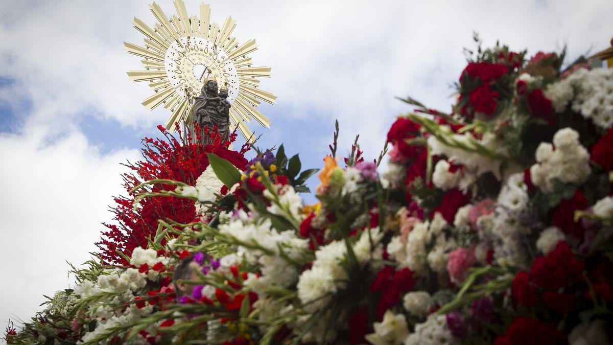 Millones de flores de colores para la Virgen del Pilar