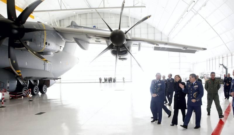 Visita de Cospedal a la Base Aérea de Zaragoza