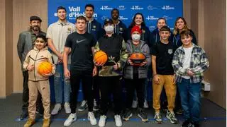 El Barça de baloncesto visita a los niños del Hospital Vall d'Hebron