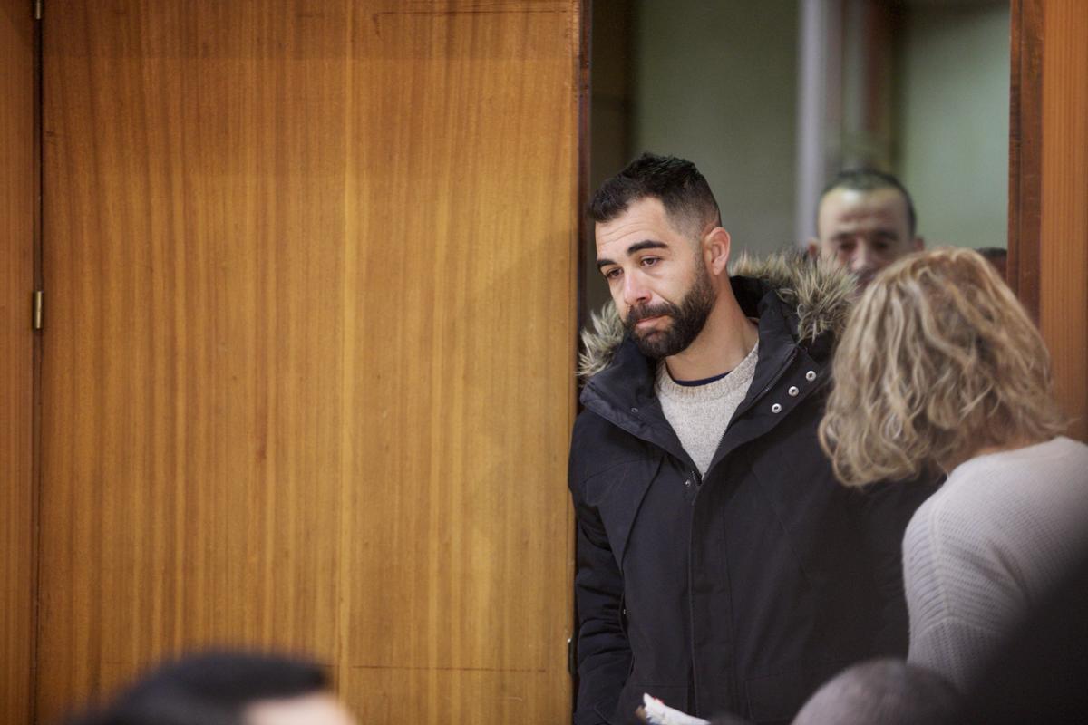 Andrés Martínez, entrando en la Sala.