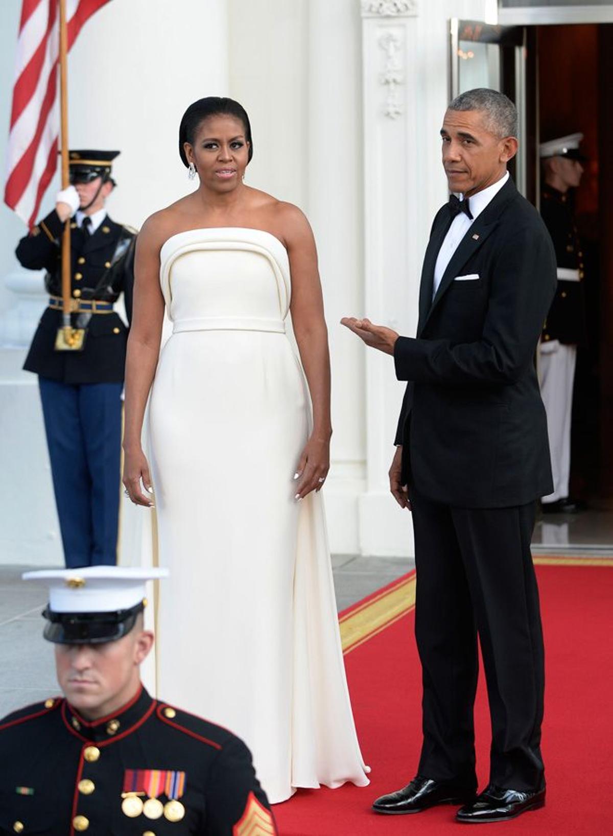 Michelle Obama con vestido de Brandon Maxwell en una cena de Estado