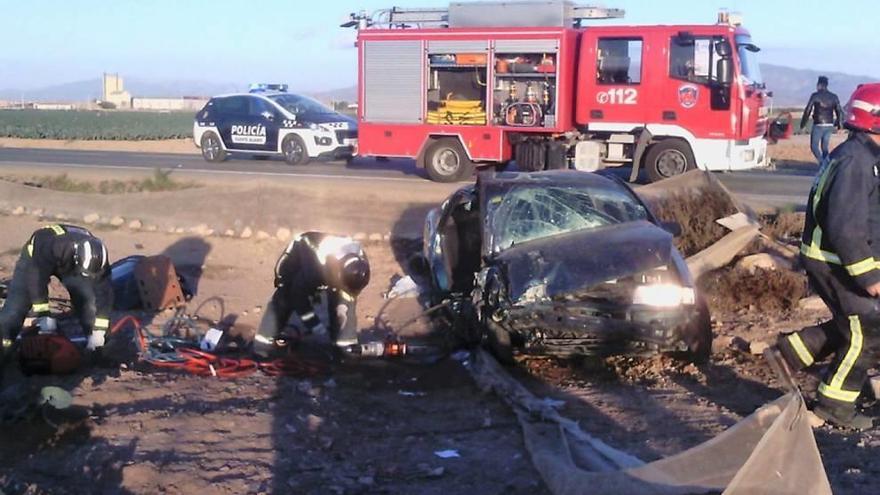 Choque entre un coche y un tractor