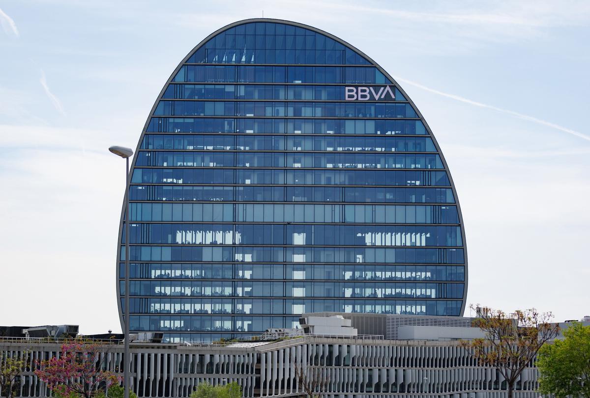 Fachada de la sede de BBVA en Madrid.