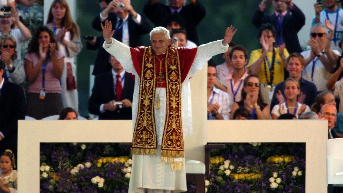 Benedicto XVI durante su visita a Valencia.