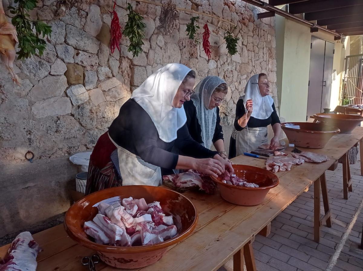 La Fira que mejor encarna la mallorquinidad, la de las 'Matances' de Sineu, en imágenes La Fira que mejor encarna la mallorquinidad, la de las 'Matances' de Sineu, en imágenes