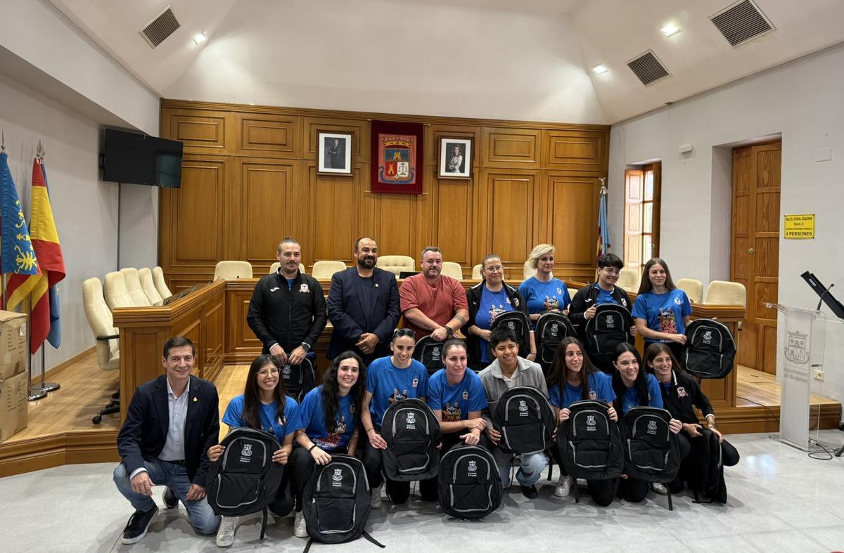 El Ayuntamiento de Burjassot homenajea al Amateur Femenino de la UD Burjassot La Concordia CF, Campeón de Liga.