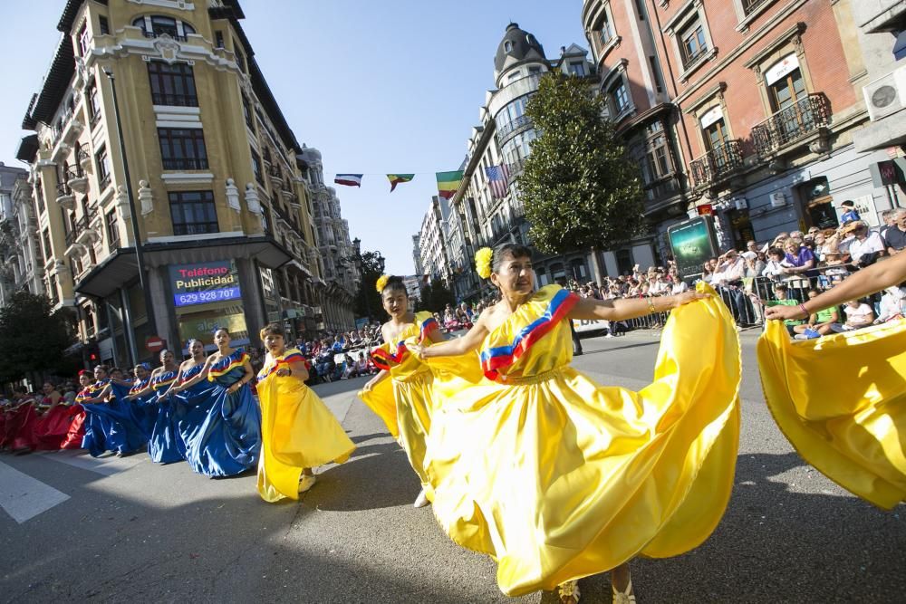 Oviedo celebra el desfile del Día de América en Asturias