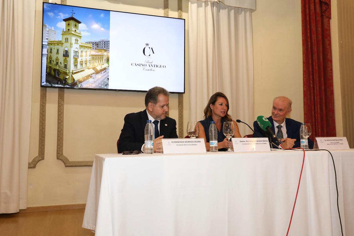 Jáuregui, Carrasco y Gascó, en un momento del acto.