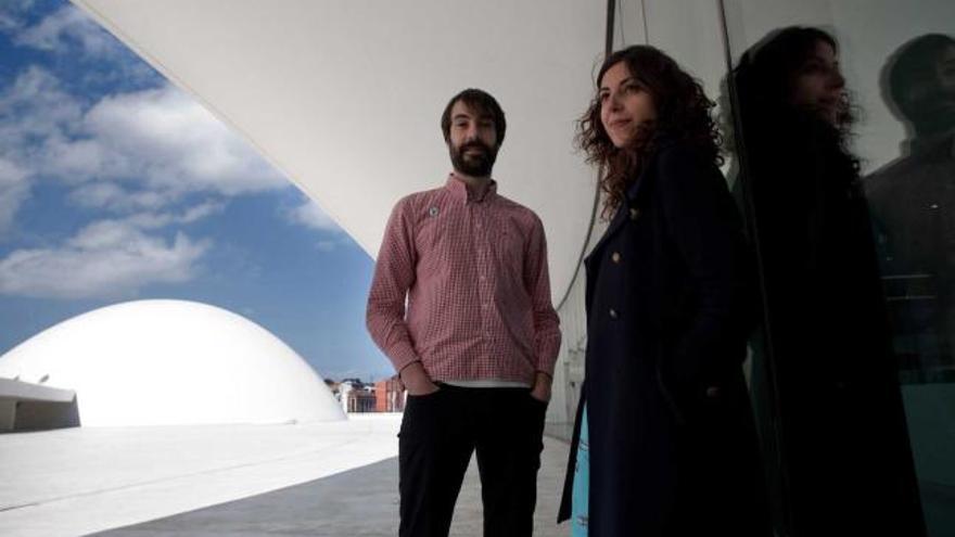 Pablo Tejón y María Díaz Perera, ayer, en el Niemeyer.