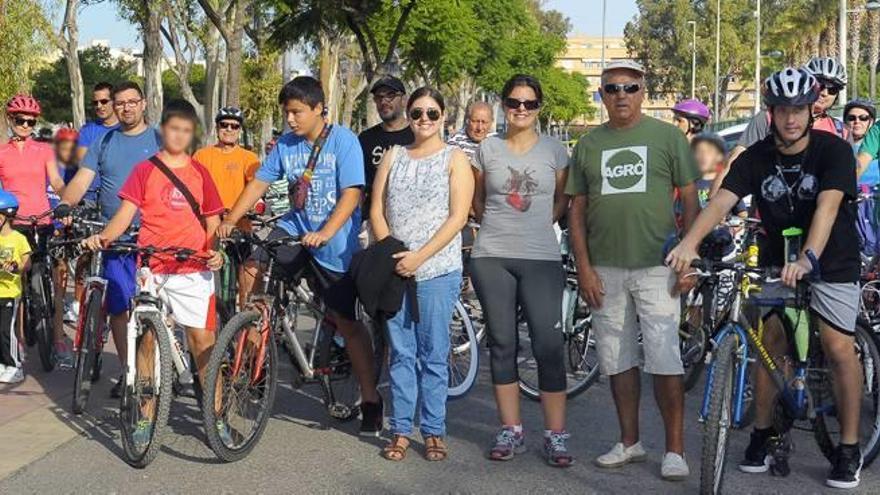 Momentos previos al inicio del día de la bici.