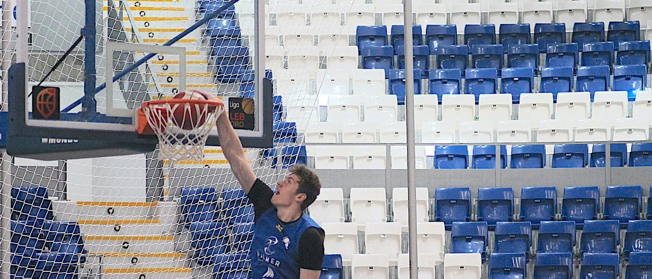 Pavelka entra a canasta en el entrenamiento de este martes en el Palau.