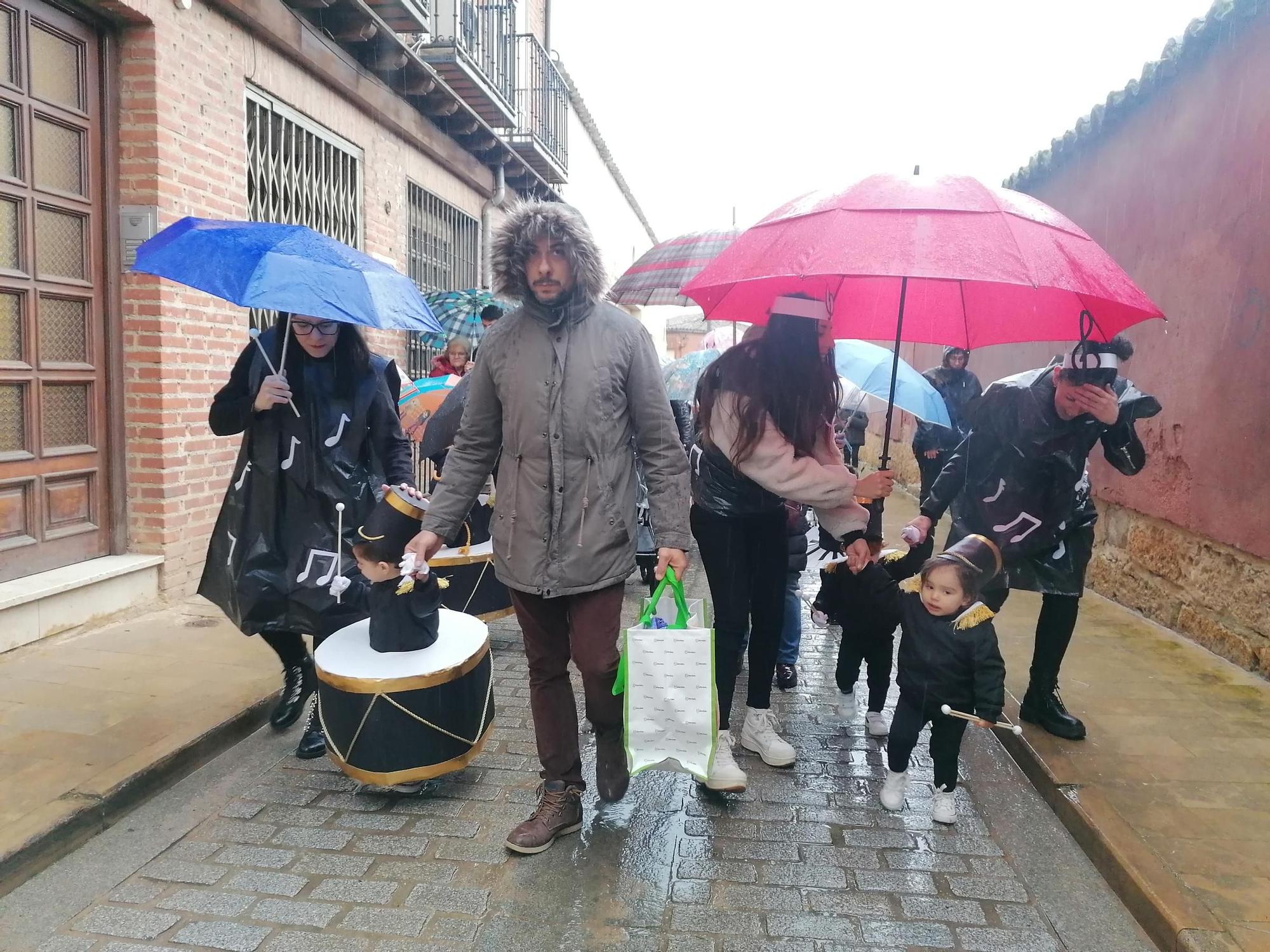 GALERÍA | El desfile de los "chupetines" inaugura el Carnaval de Toro