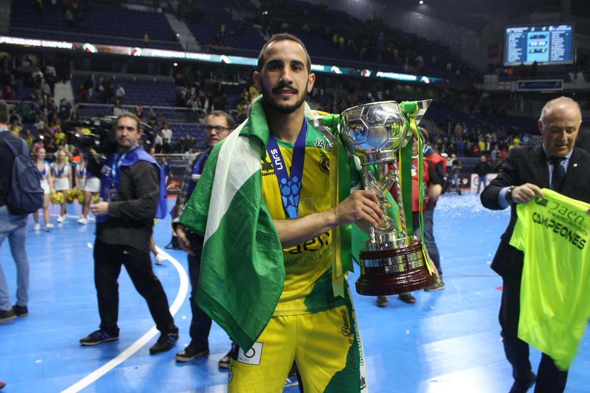 Boyis, con la Copa ganada con el Jaén Paraíso Interior.