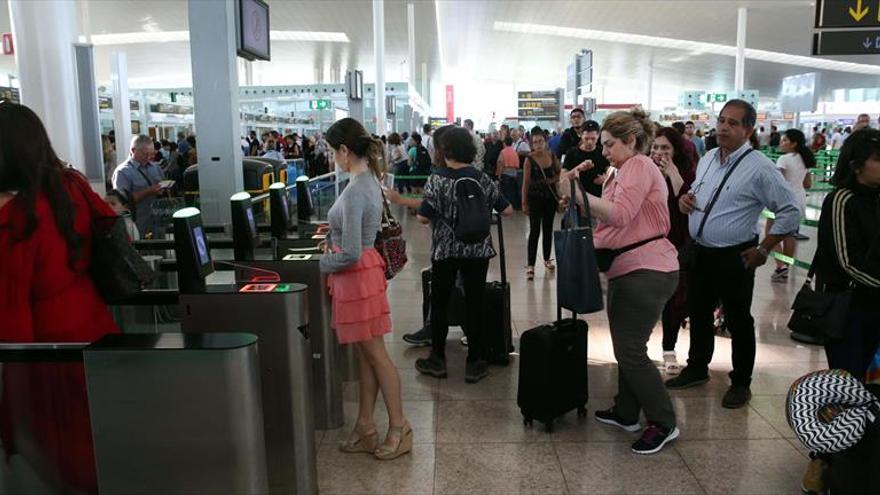 Los sindicatos de Aena amenazan con huelgas en los aeropuertos