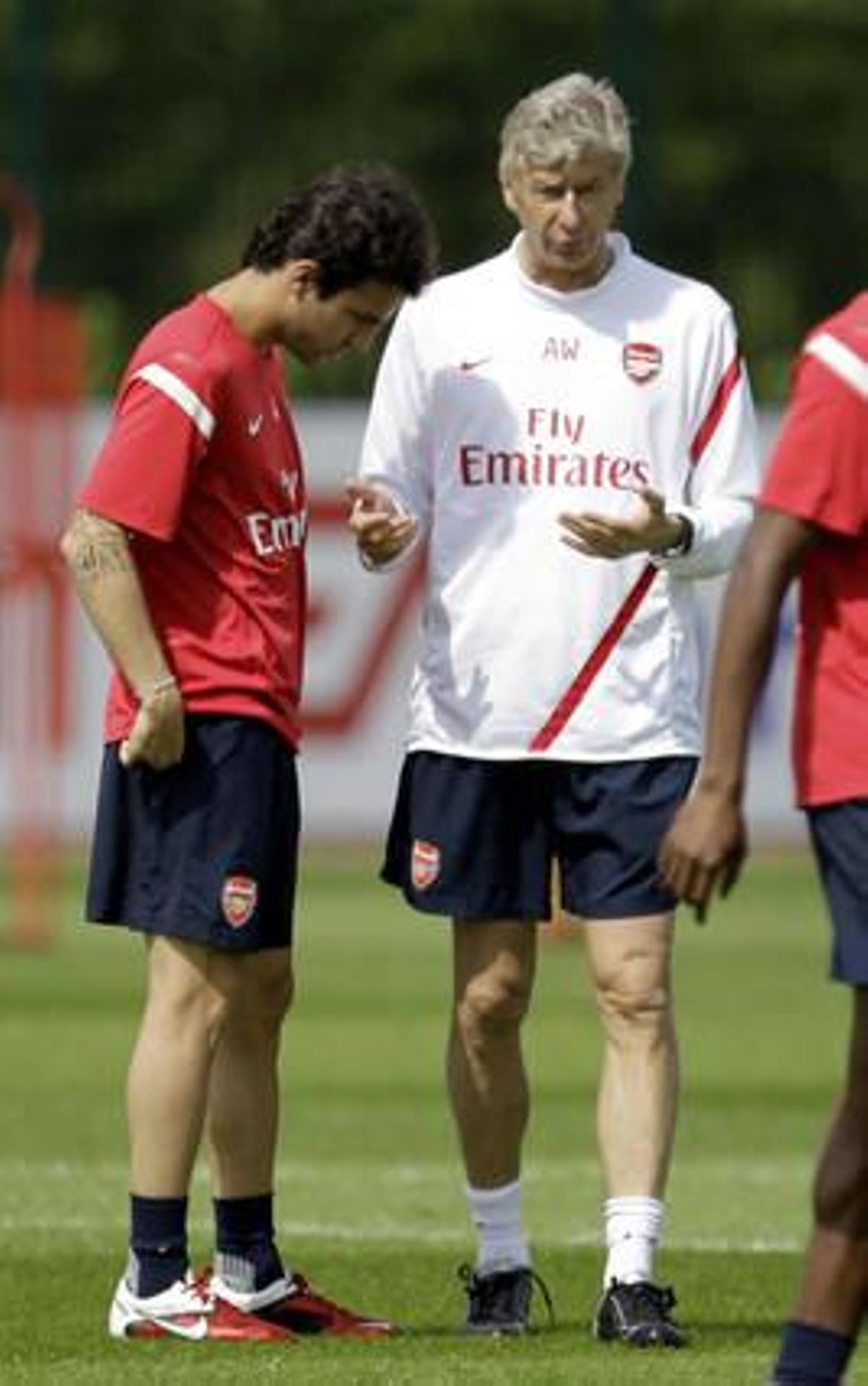 Cesc i Wenger dialoguen durant l’entrenament de l’Arsenal d’aquest dijous.