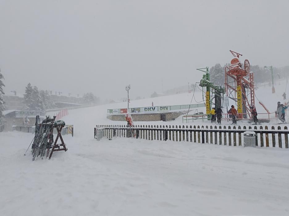 La neu deixa 60 cm nous a Port del Comte