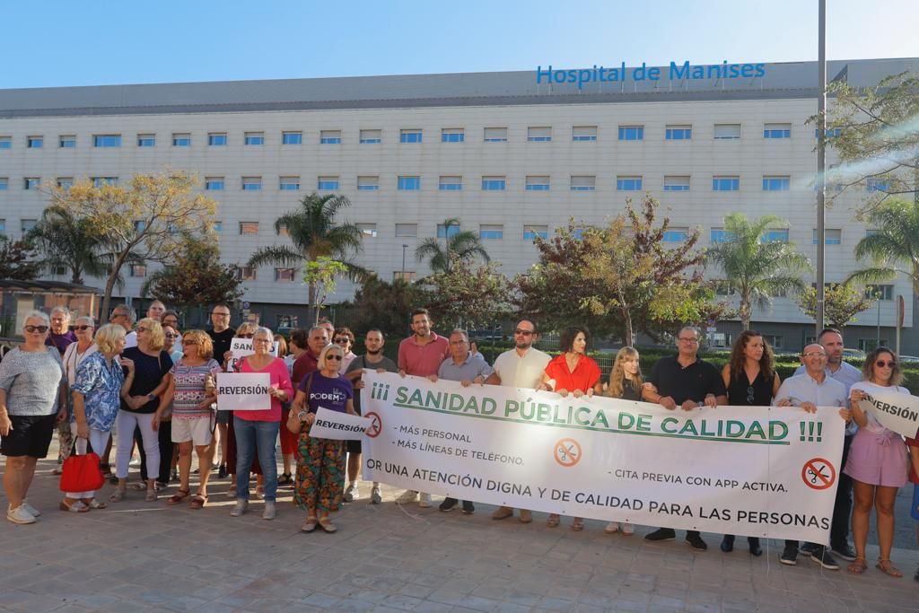 Concentración demandando la reversión del hospital de Manises