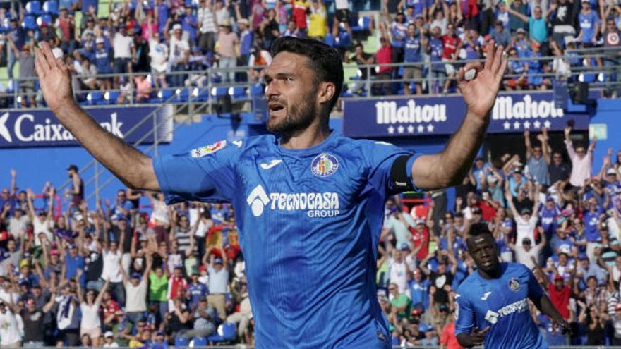 Jorge Molina, delantero del Getafe pretendido por la UD, celebra un gol con el equipo azulón frente al Villarreal en agosto de 2017.