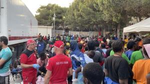 La isla de Lampedusa, desbordada por la oleada migratoria