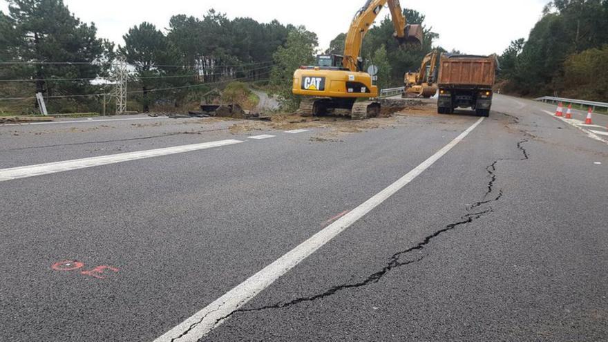 Obras en el punto del socavón de la N-642.   | // PALEO / EL PROGRESO