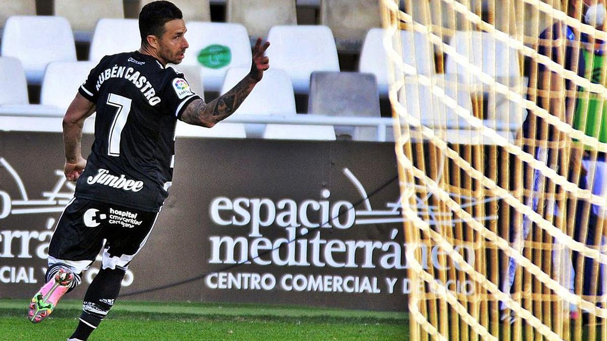 Rubén Castro celebra uno de los goles que logró el pasado curso con el FC Cartagena. | I.U.