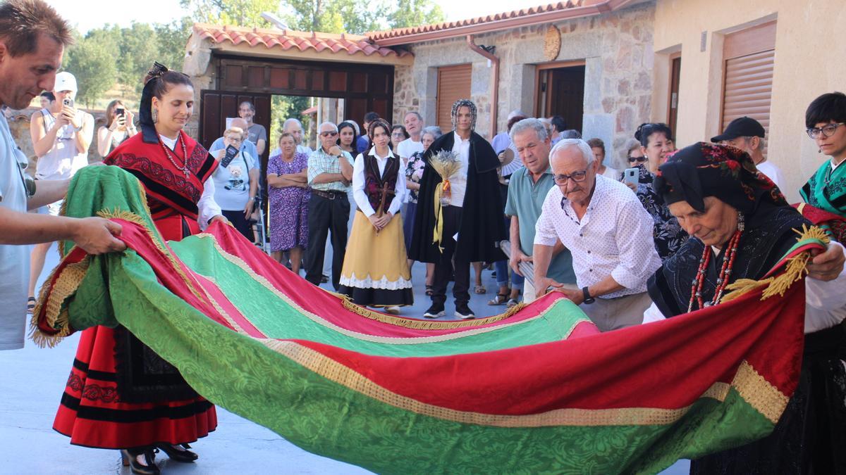 El renacimiento del pendón de Val de Santa María
