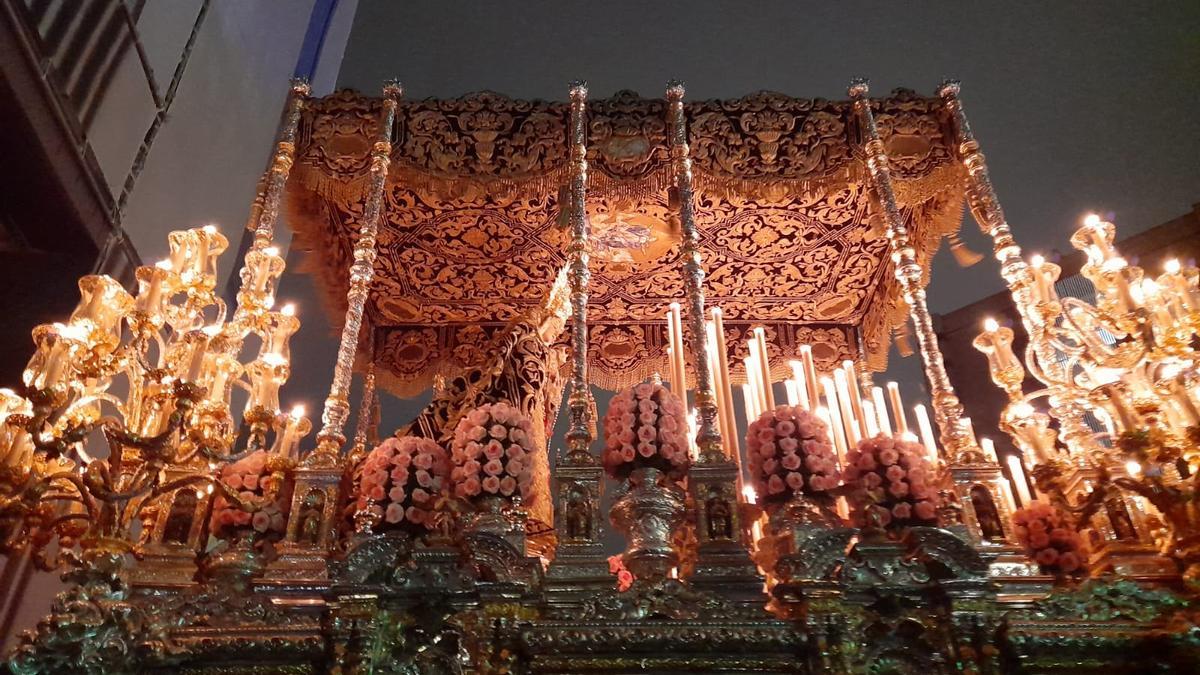 Salida de la Virgen de los Dolores Coronada